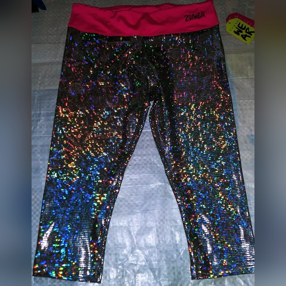 Zumba Light Up The Dance Floor Silver Metallic Capri Leggings Large Lovely NWT